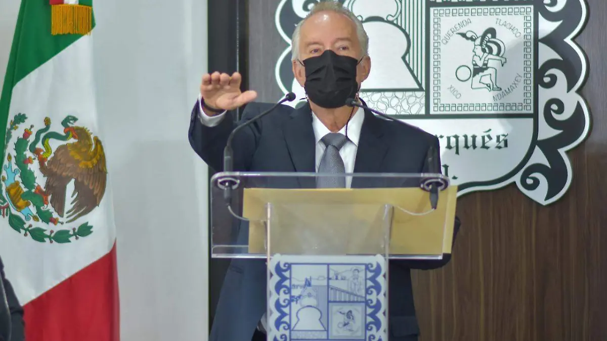 Rinde protesta Enrique Vega
