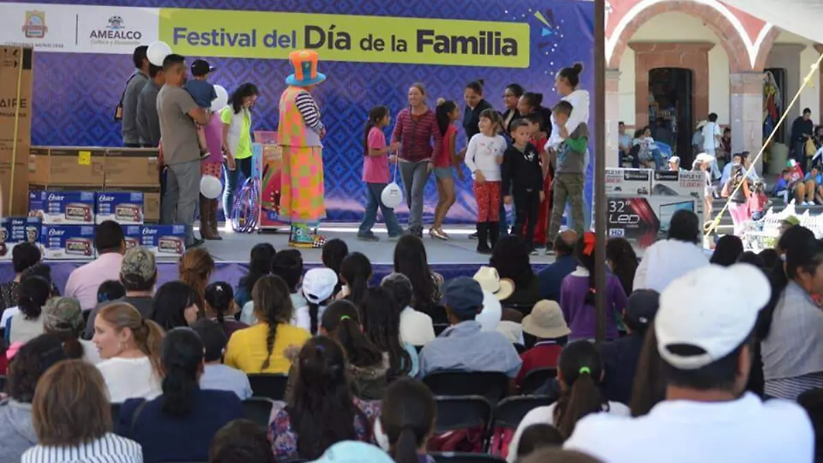 Los amealcenses disfrutaron de una amena celebración.