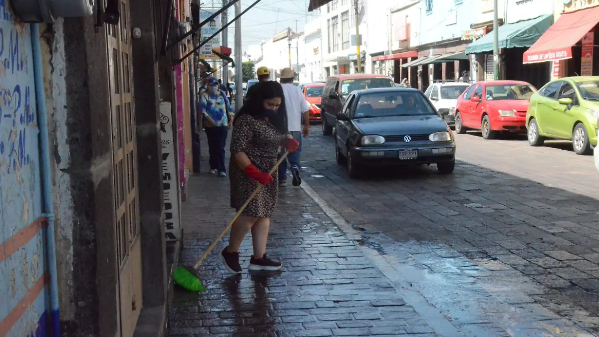 Esperan tener ventas en este periodo de reanudaci_n tras tres meses de cierre. Luis Lu_vanos. El Sol de San Juan del R_o.