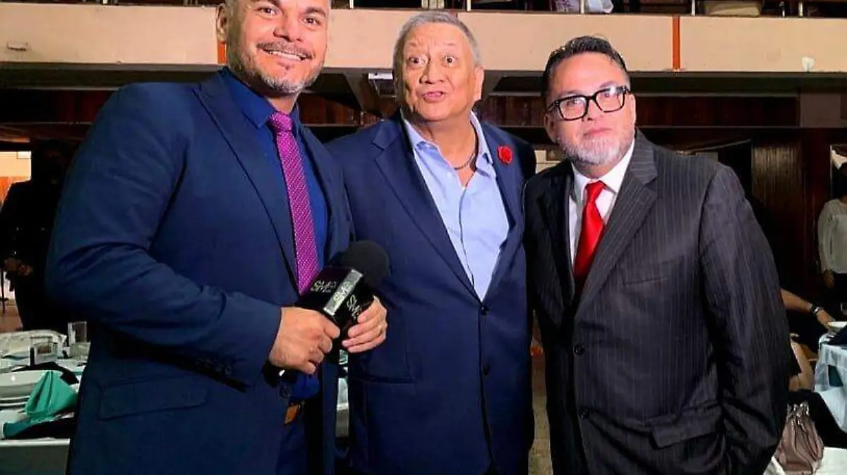  “Micrófono de Oro” para Beto Escárcega (4)