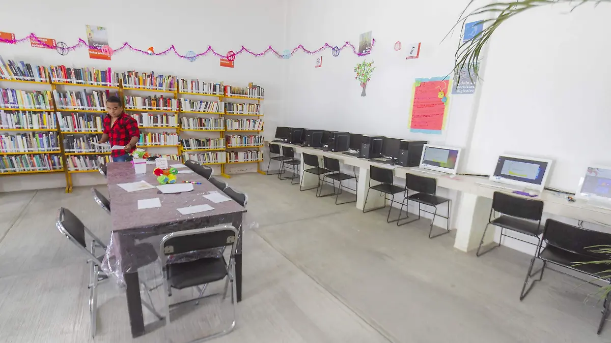 Se implementaron clases de computación en la biblioteca de Ajuchitlancito. Foto César Ortiz