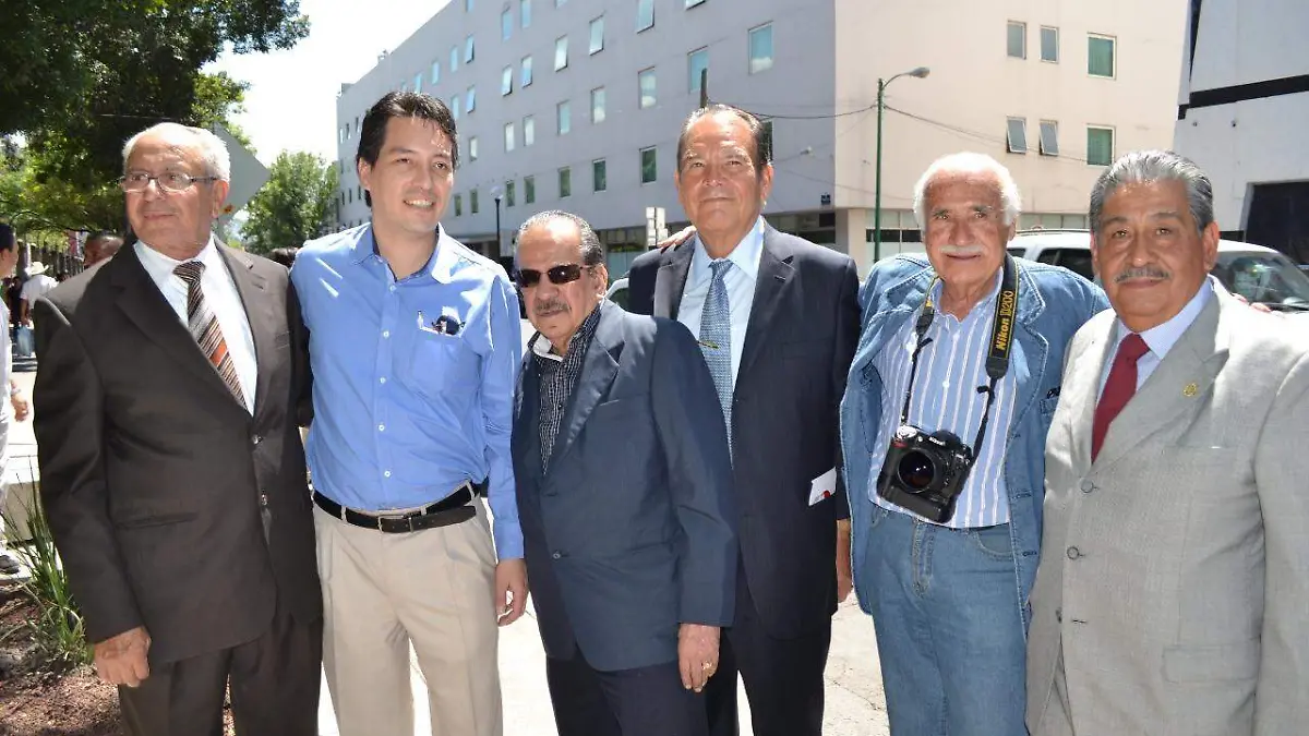 Don Manuel Ramírez con Mario León