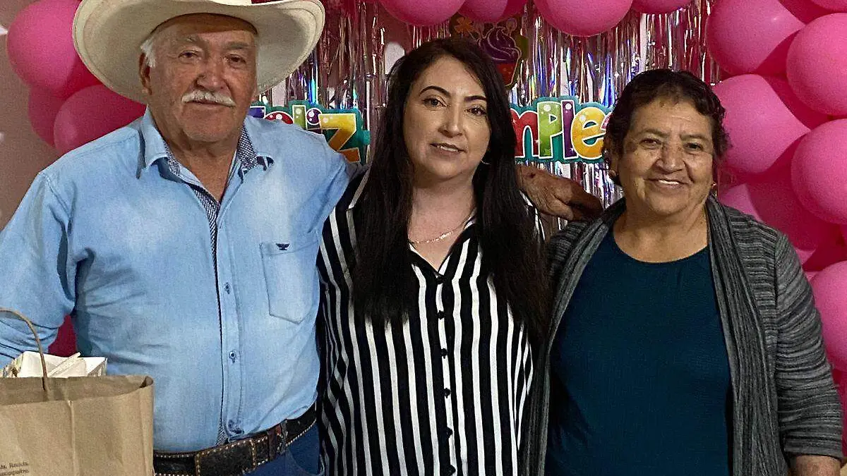 Victor Morán, Mari y Amada San Nicolás.