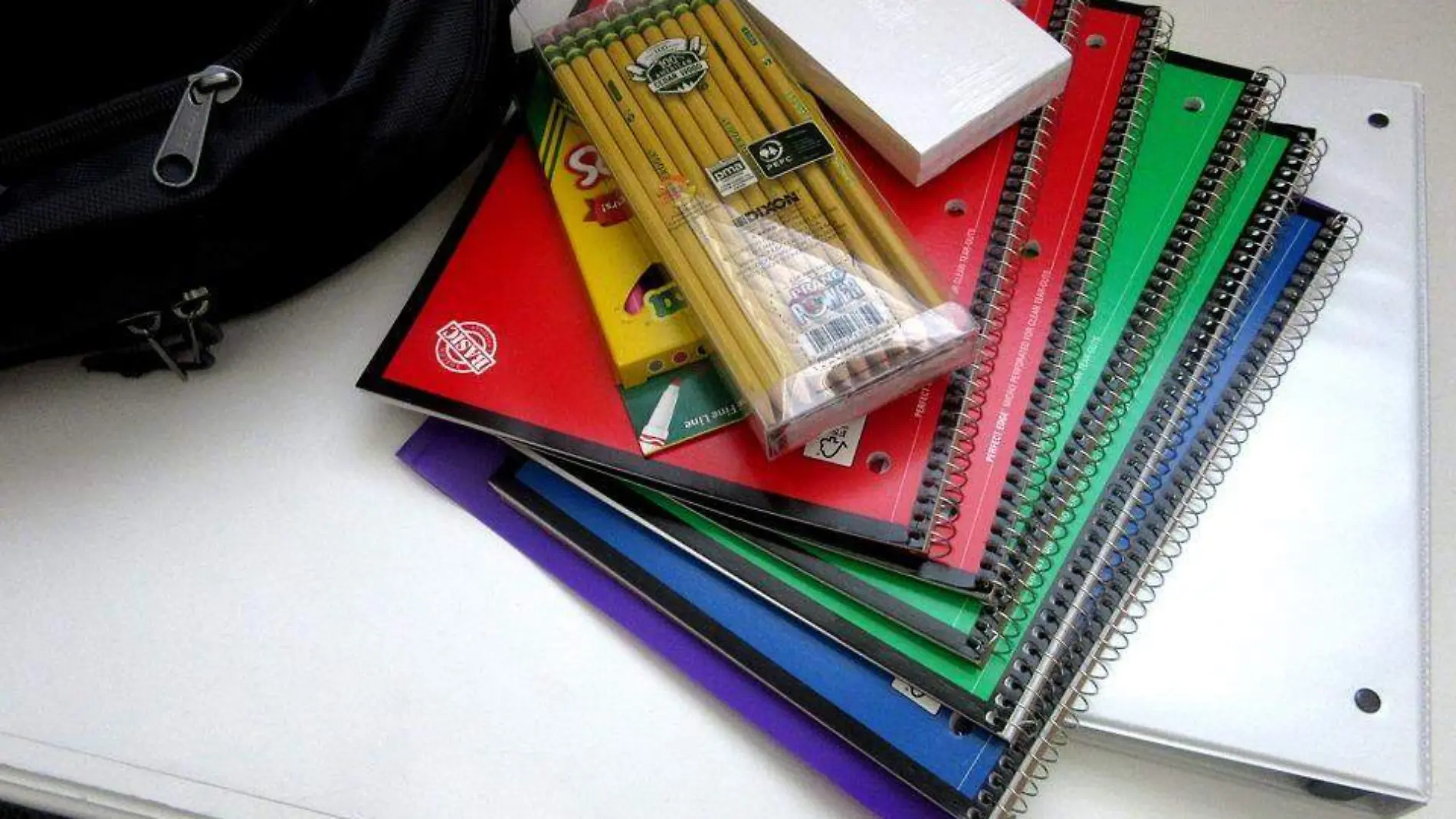 school-supplies-1582082_960_720