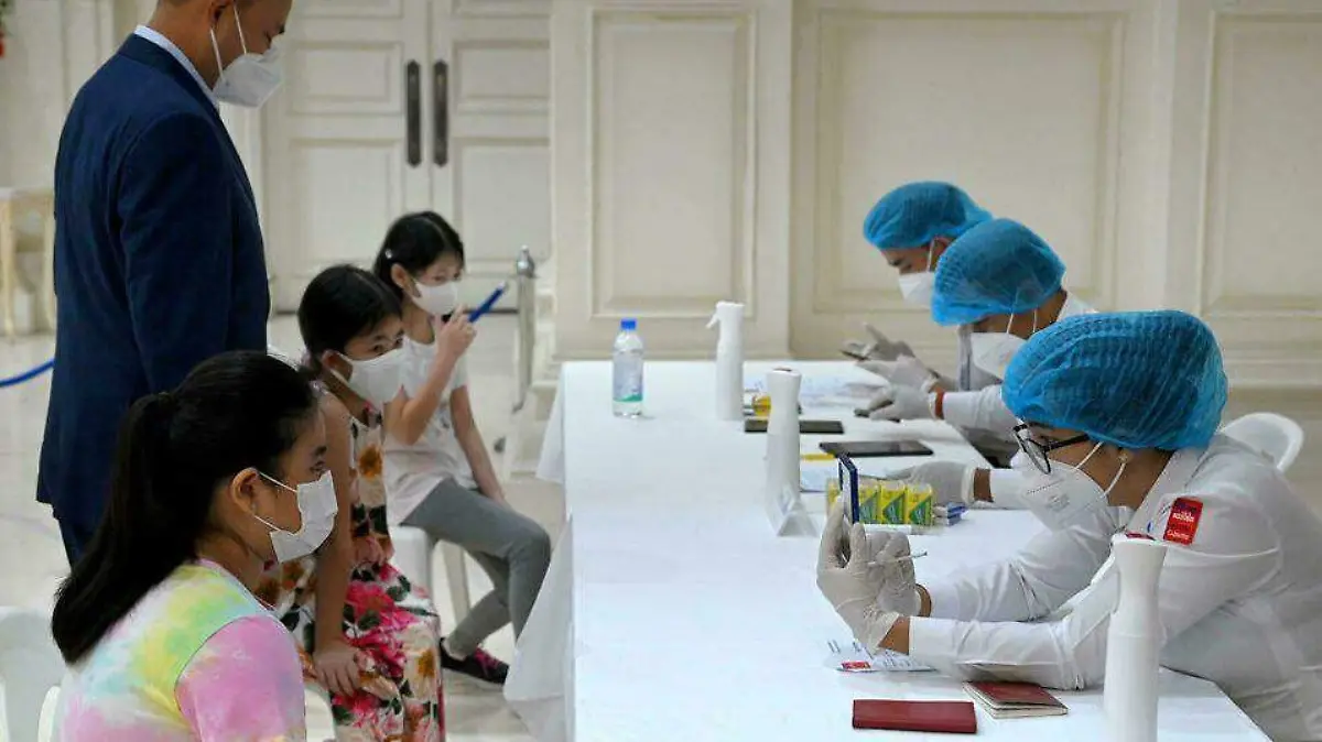 Camboya vacuna menores-AFP