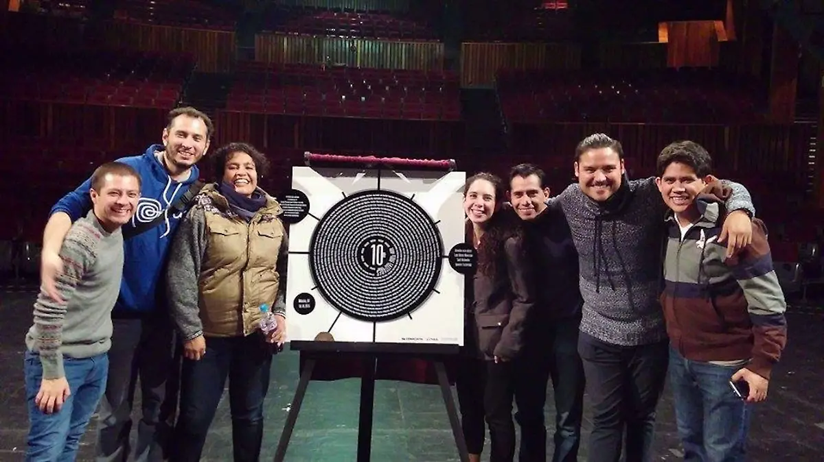 4. Elenco Atabal en el Teatro Julio Castillo. Cortesía Atabal