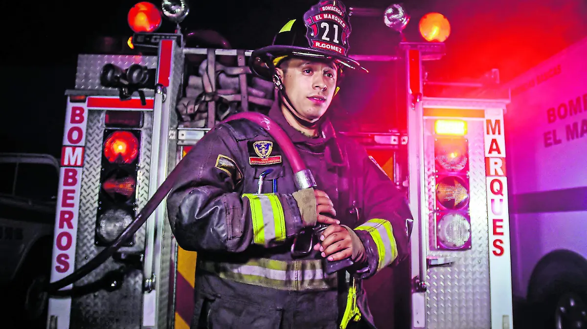 1 ROMAN GOMEZ_PSICOLOGIA DEL BOMBERO_LA MIRADA_MM_CMYK