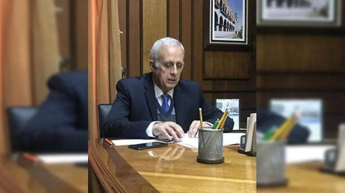 EL SECRETARIO