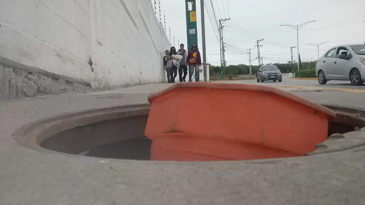 ROBO DE TAPADERAS 1