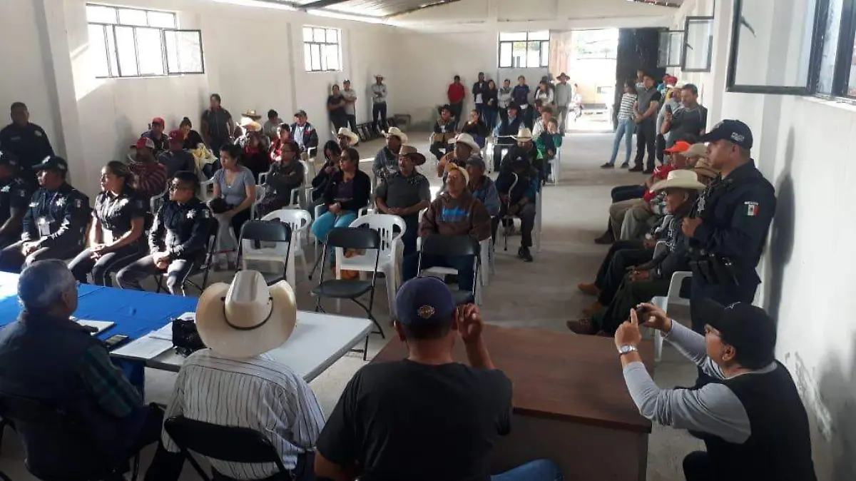 Familias de Tunamanza se reunieron para otorgar el reconocimiento.  Foto Cortesía.