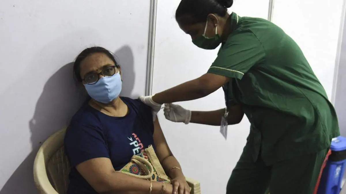 vacunacion covid-AFP