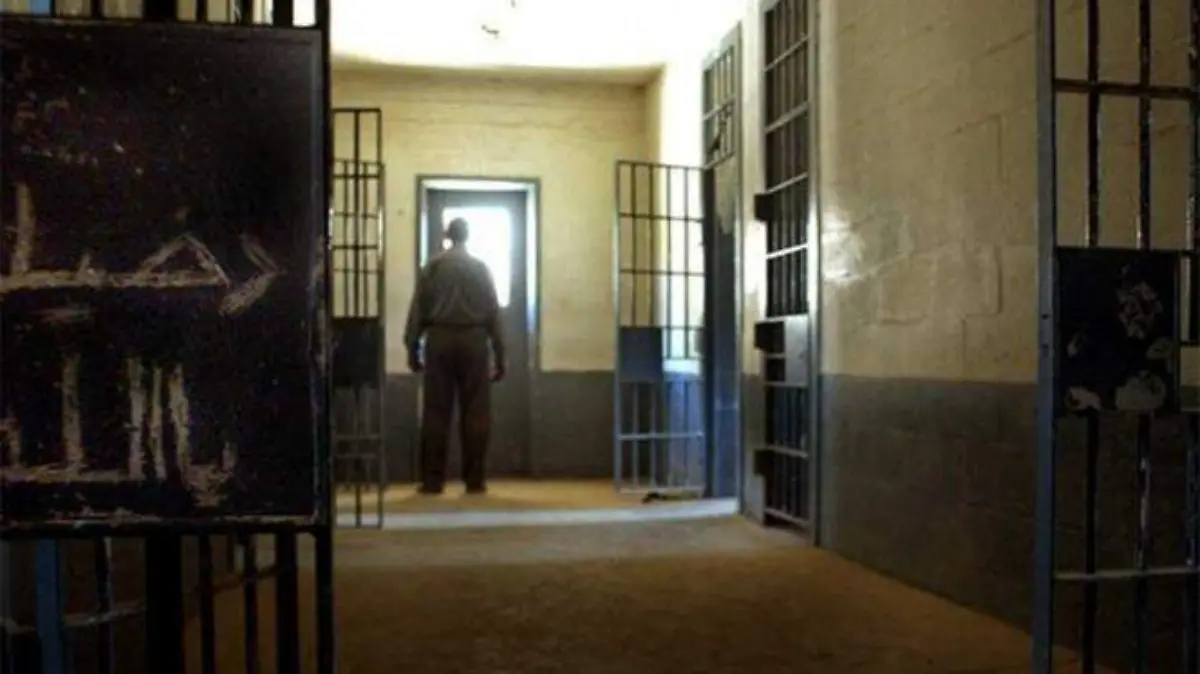 6e9894motin-carcel-madagascar