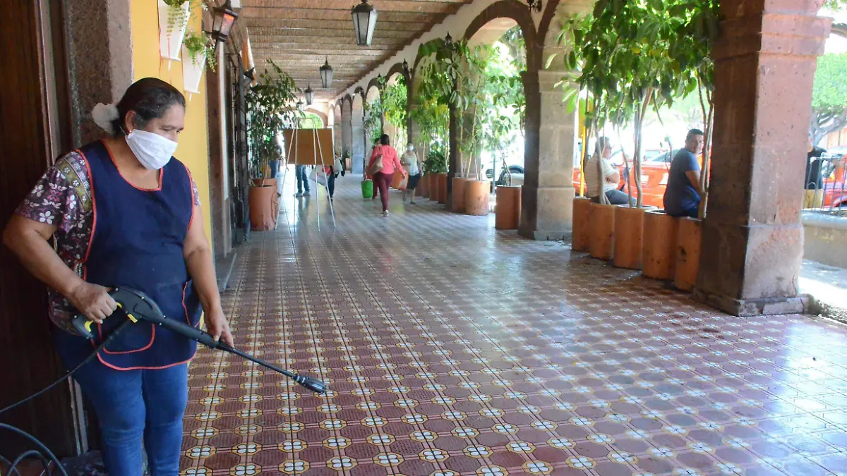 Intensificaron limpieza en restaurantes para el retorno. Luis Lu_vanos. El Sol de San Juan del R_o.