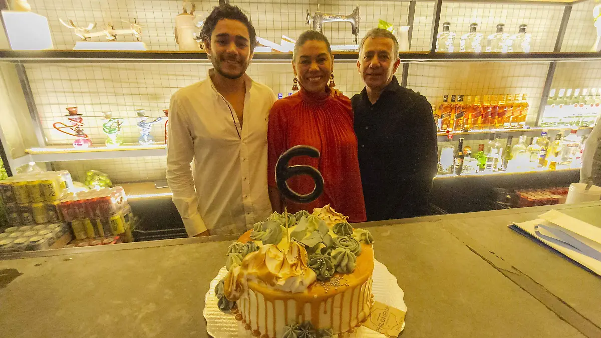 SOC- LOS ANFITRIONES