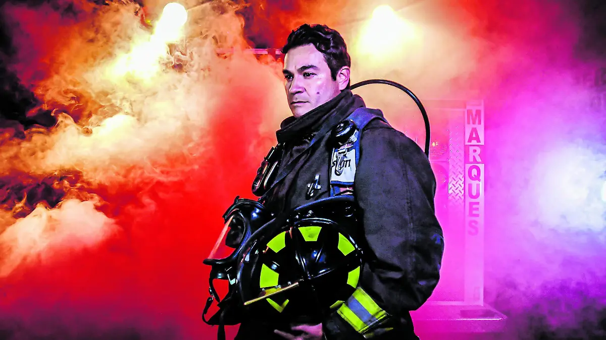 5 PORTADA_CARLOS SOLIS_PSICOLOGIA DEL BOMBERO_LA MIRADA_MM_CMYK
