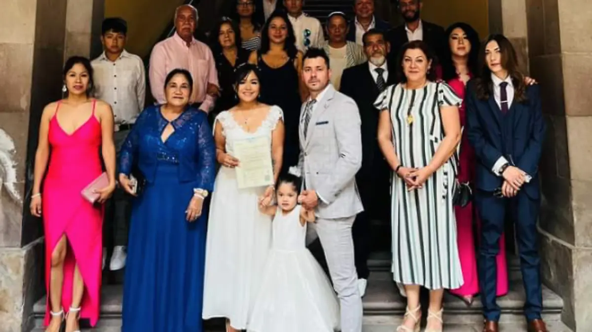Familiares acompañaron en tan importante momento a la pareja