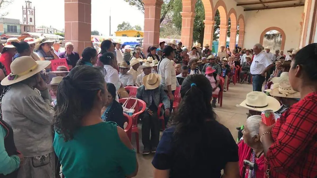 Entregan apoyos del programa federal Pensión para el Bienestar de los Adultos Mayores. Foto Especial