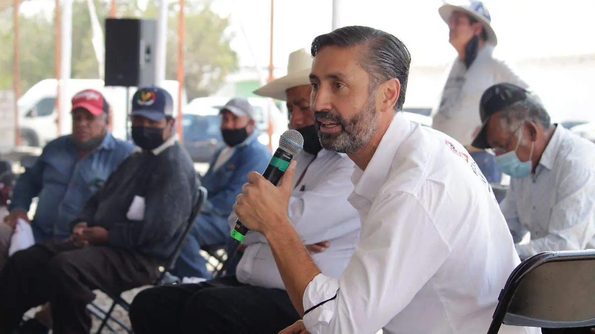 miguel nava se reune con campesinos