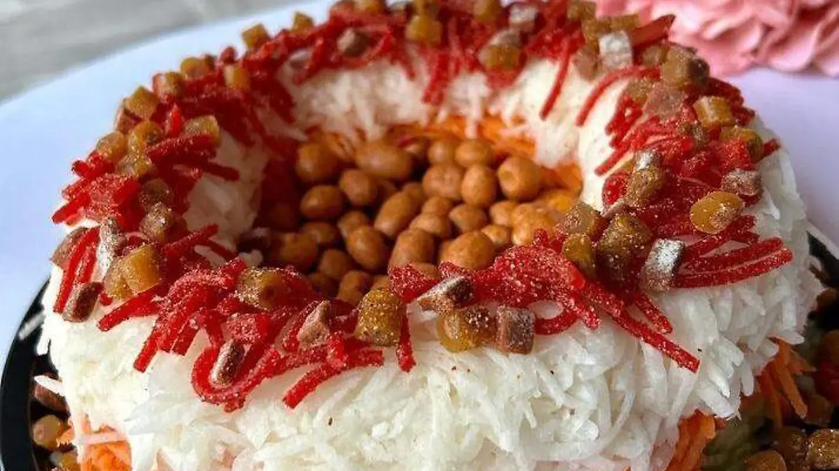 Rosca de verduras con chamoy y dulces aciditos