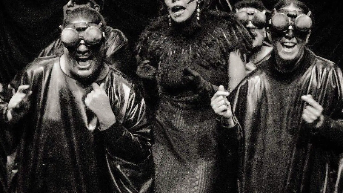 1. Cartel de Necrópolis Cabaret en la Muestra Internacional de Cabaret, Curitiba, Brasil