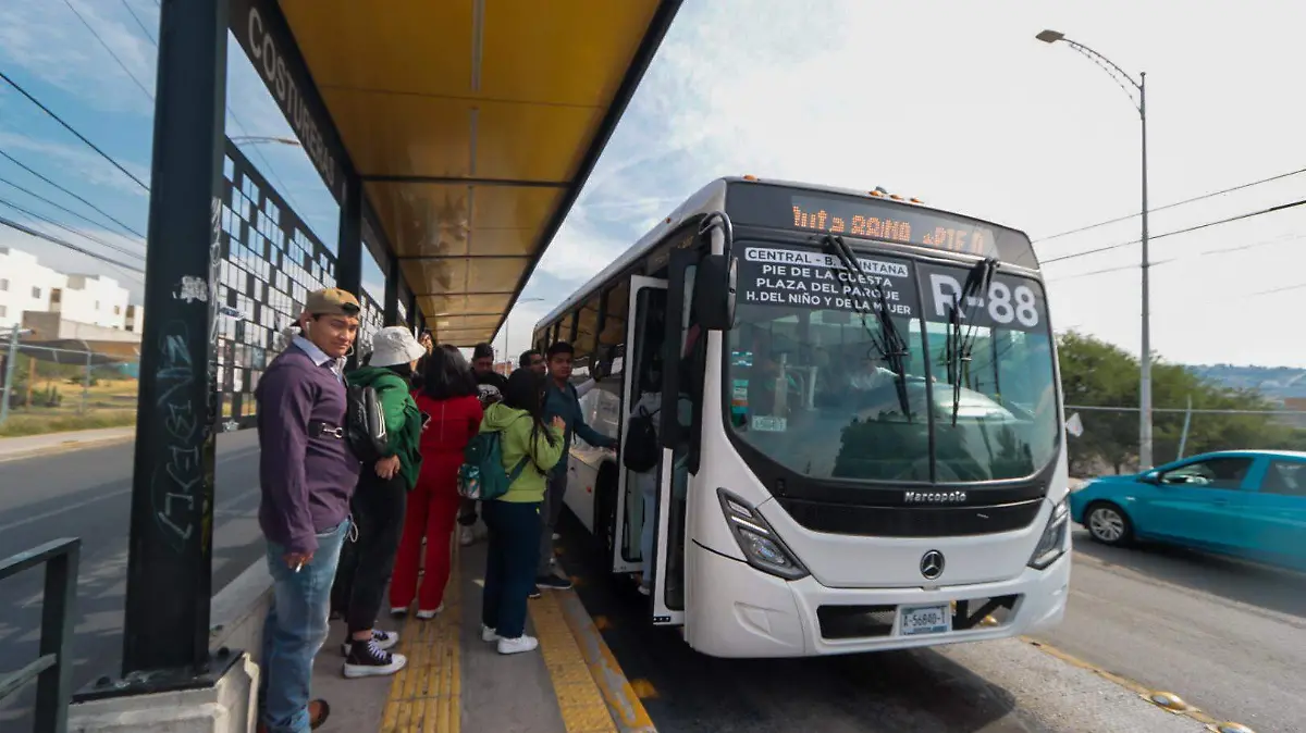 Personal de la AMEQ estará apoyando a los usuarios con el trámite de la tarjeta y las recargas