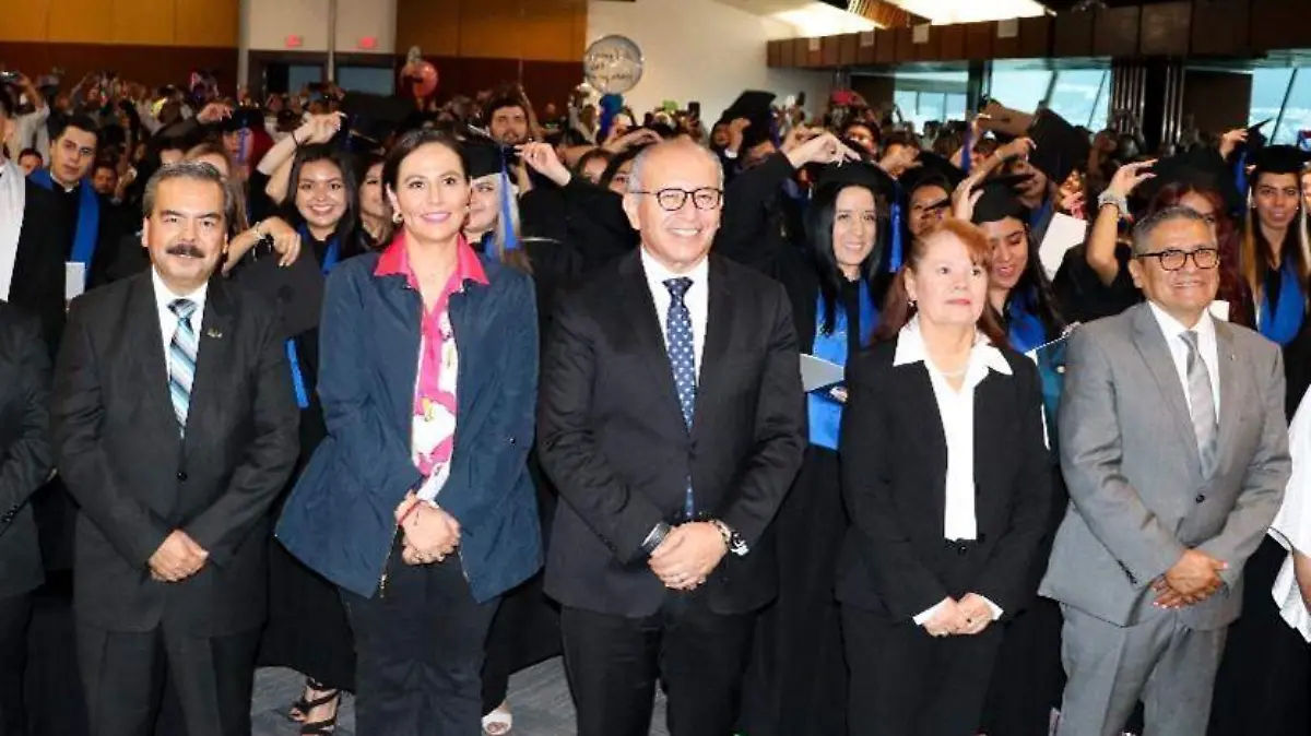 LA UNIQ celebró la graduación de 145 nuevos profesionistas de sus distintas ofertas académicas.