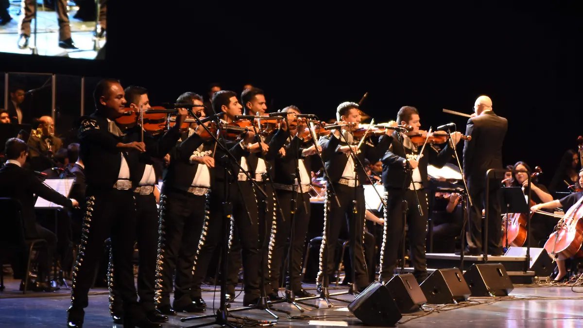 3 MARIACHI