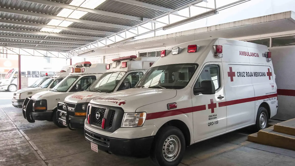 Con recurso obtenido en colecta, pagan seguro de ambulancias.  Foto Archivo.