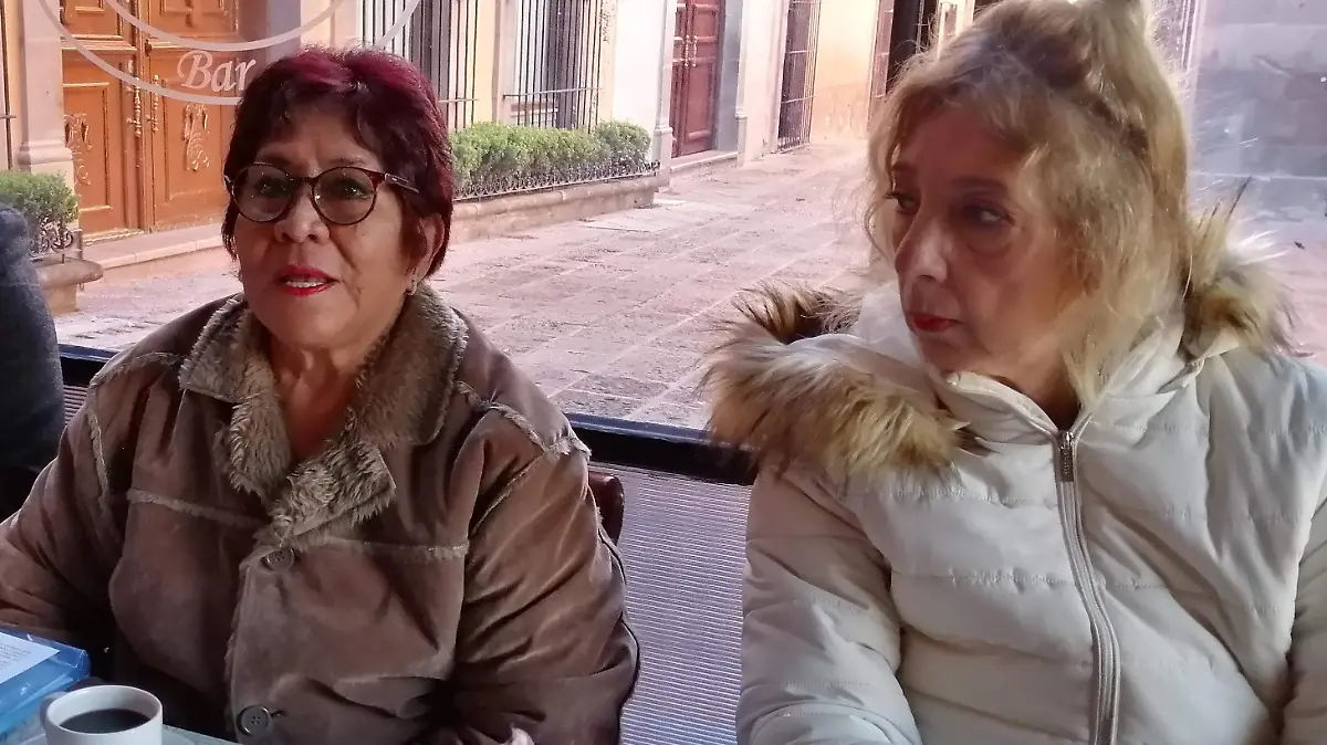 ESPERAN LOS MAESTROS