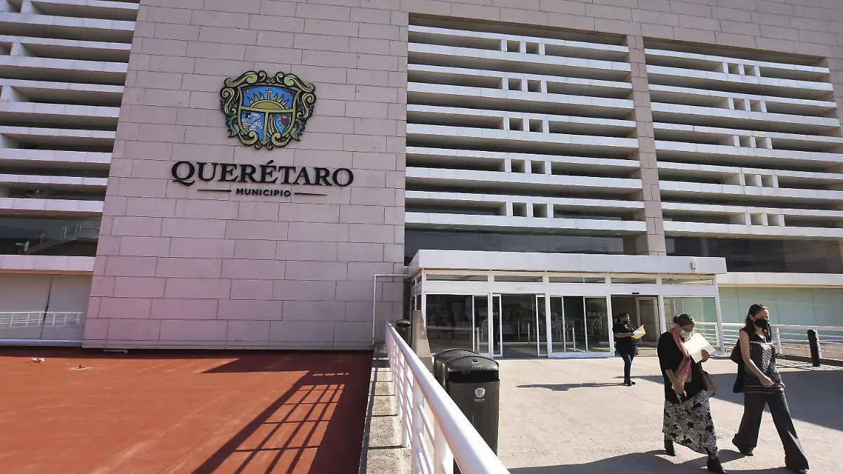 TIENE EL