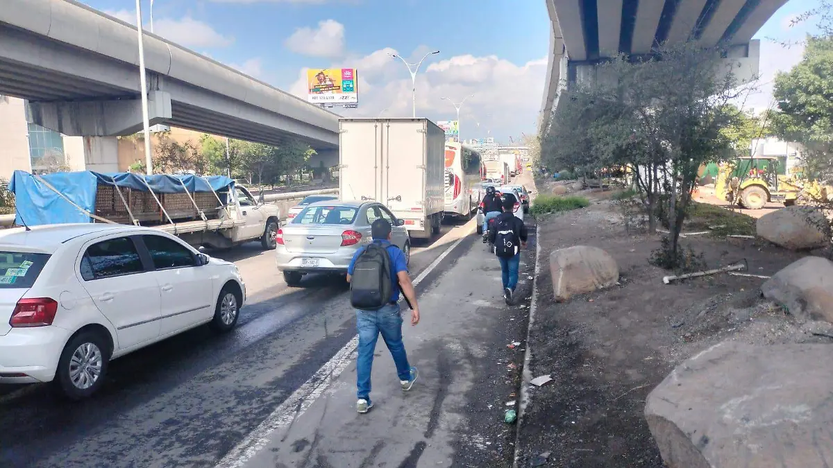Caos vial lluvia 2