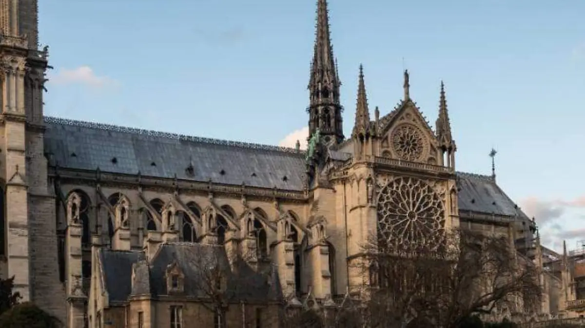 Foto 1 notre-dame-cathedral-of-paris-home