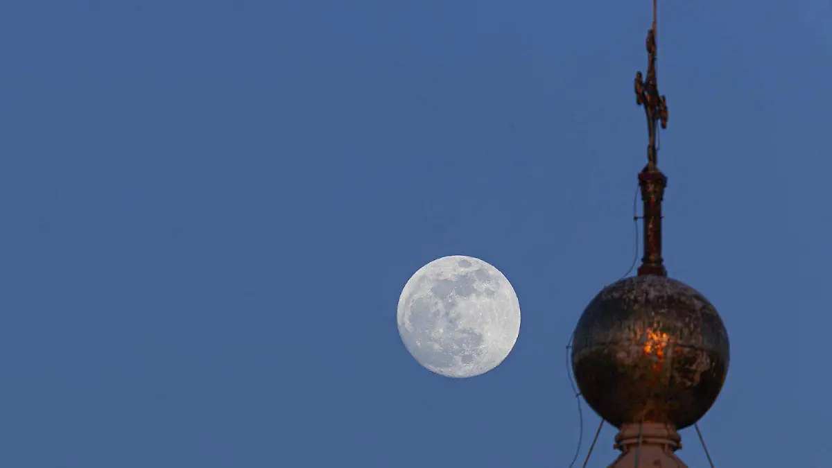 Luna rosa