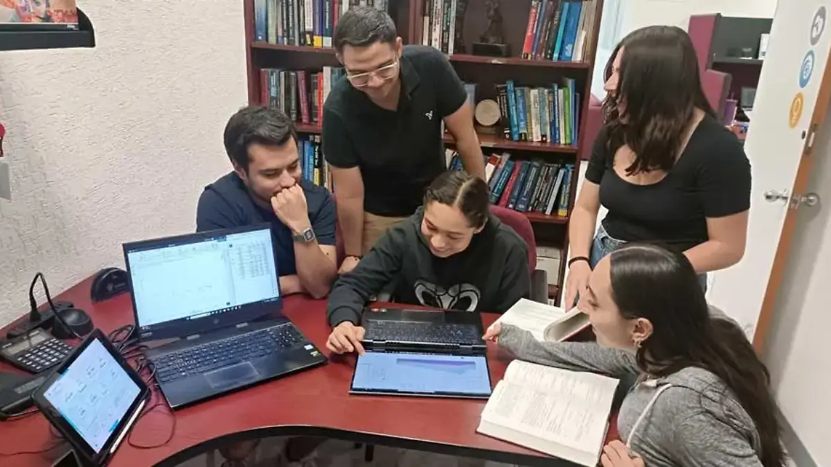 ESTUDIANTES TRABAJARON