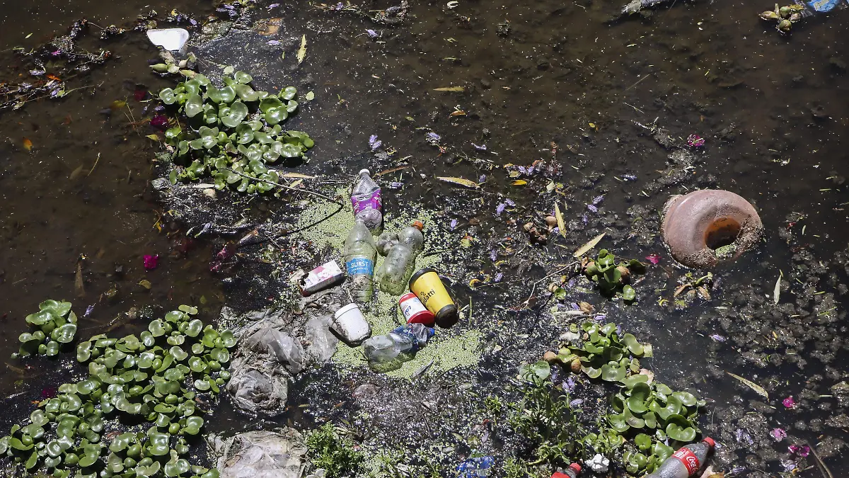 250314_RIO UNIVERSIDAD_FUERTES OLORES Y BASURA_MC_20