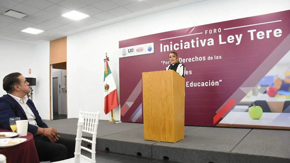 Realizan Foro de la Iniciativa Ley Tere para proteger a los docentes de amenazas infundadas