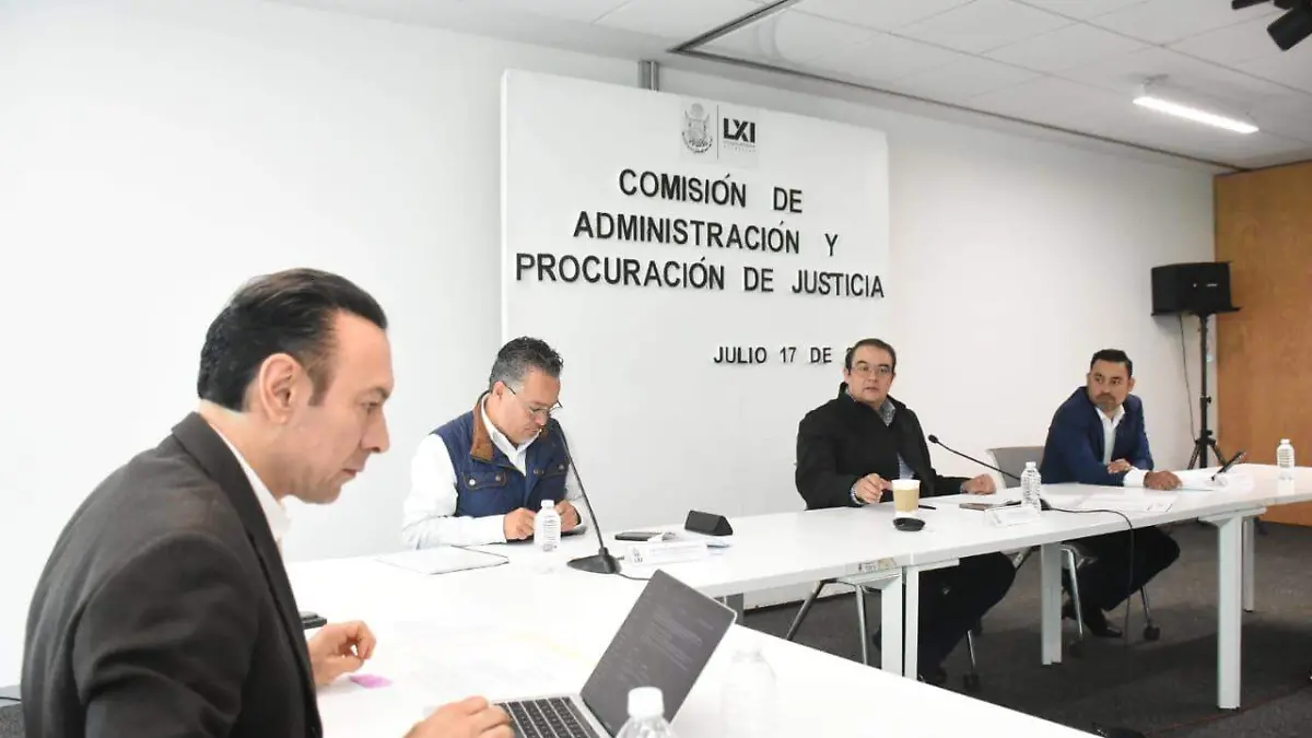 Aprueba Comisión iniciativa