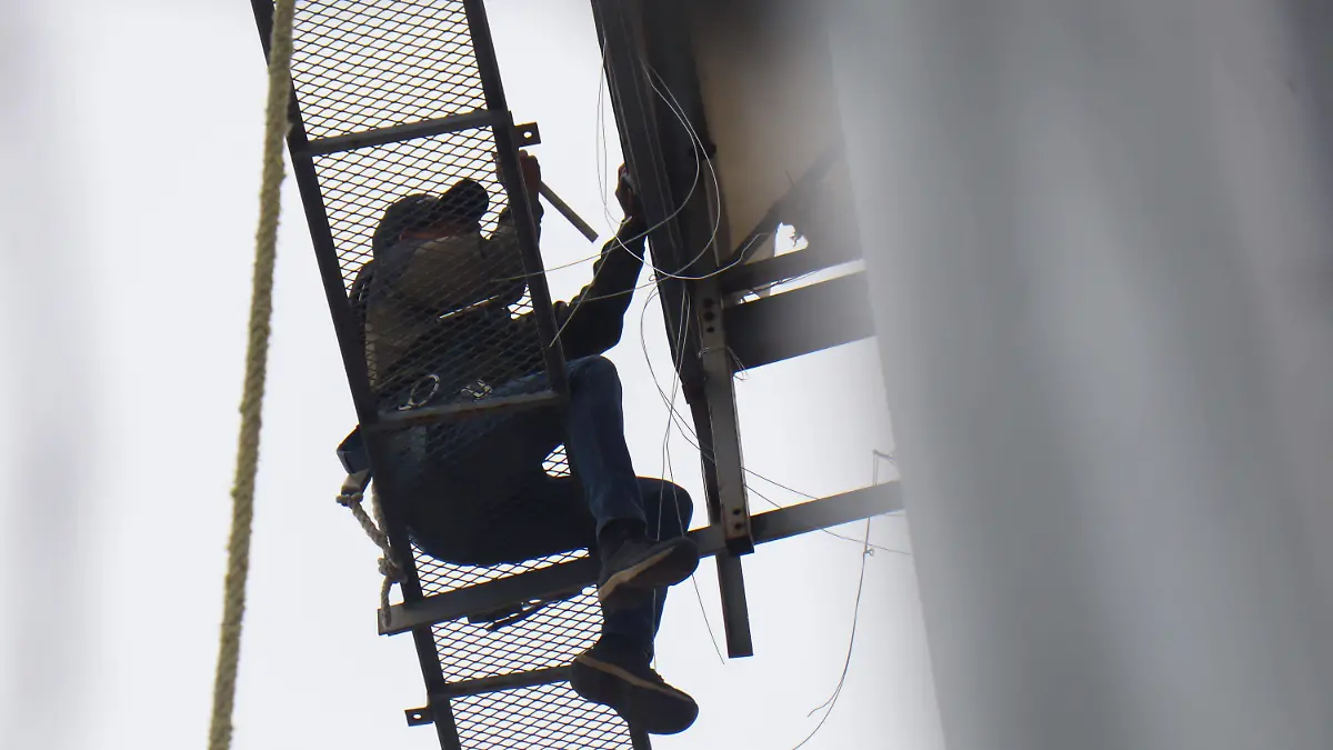 Instaladores de anuncios espectaculares_Gerardo Tavarez