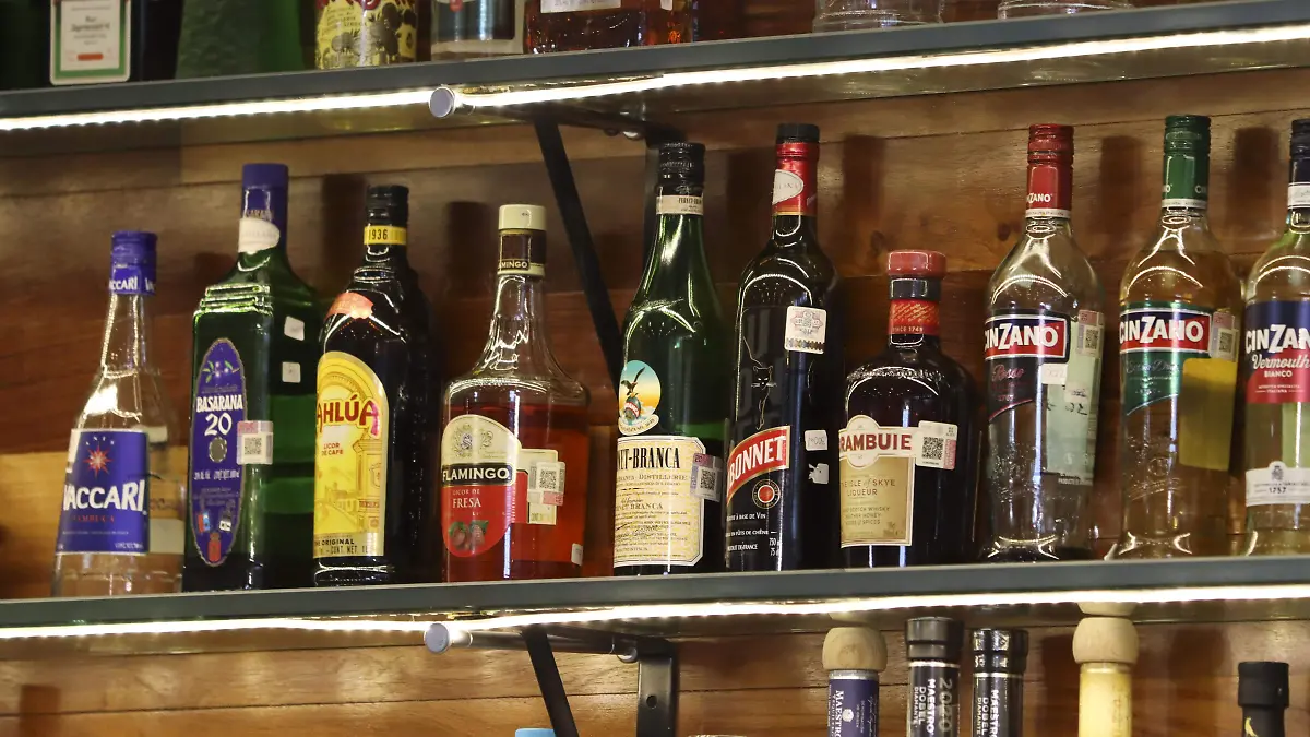 Un bar de la capital fue clausurado por exceder el horario de cierre