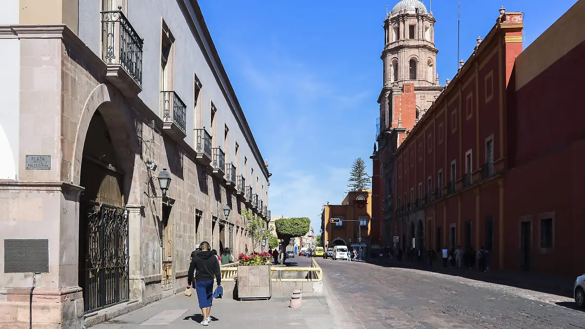 MUCHOS LOCATARIOS