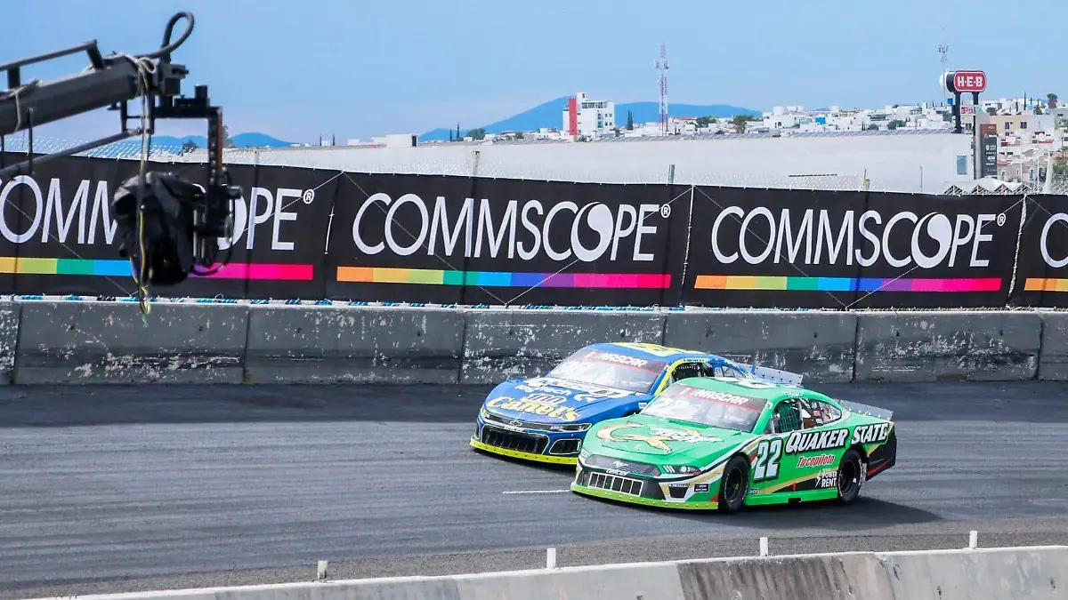 Santiago Tovar en el óvalo de Querétaro