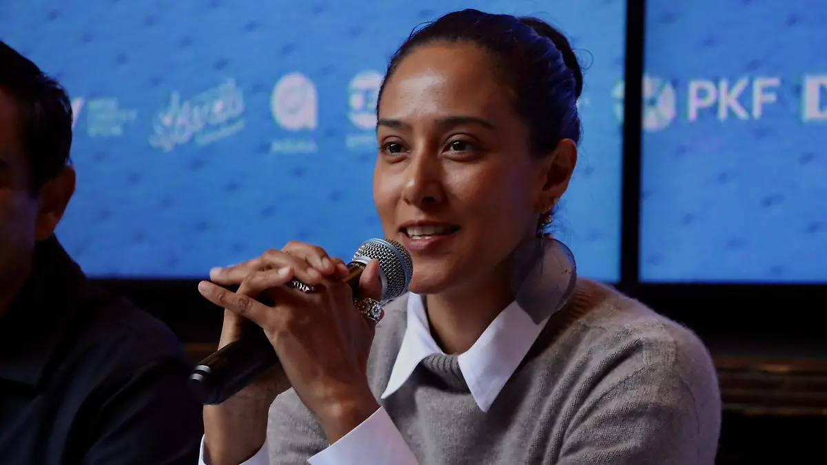 Iridia Salazar en la presentación de la playera del Querétaro Maratón 