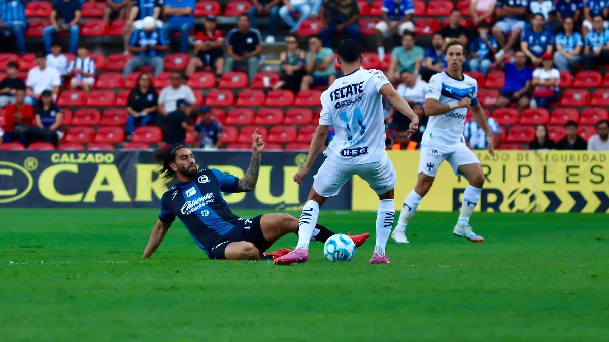 Gallos frente a Monterrey en el Estadio Corregidora 