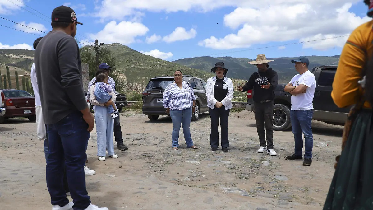 MANTIENEN MESAS