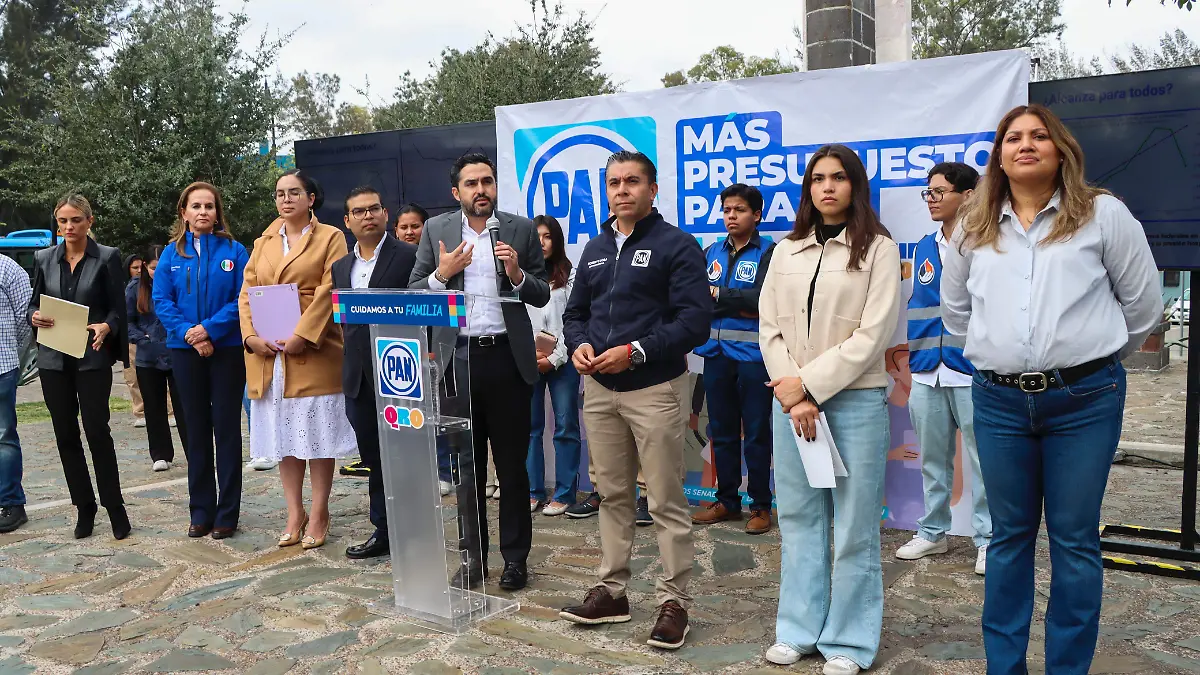 DIPUTADOS Y SENADORES PANISTAS