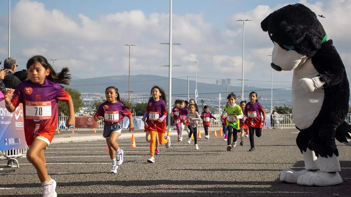 Niños y niñas participaron en las Carreras infantiles del Querétaro Maratón 