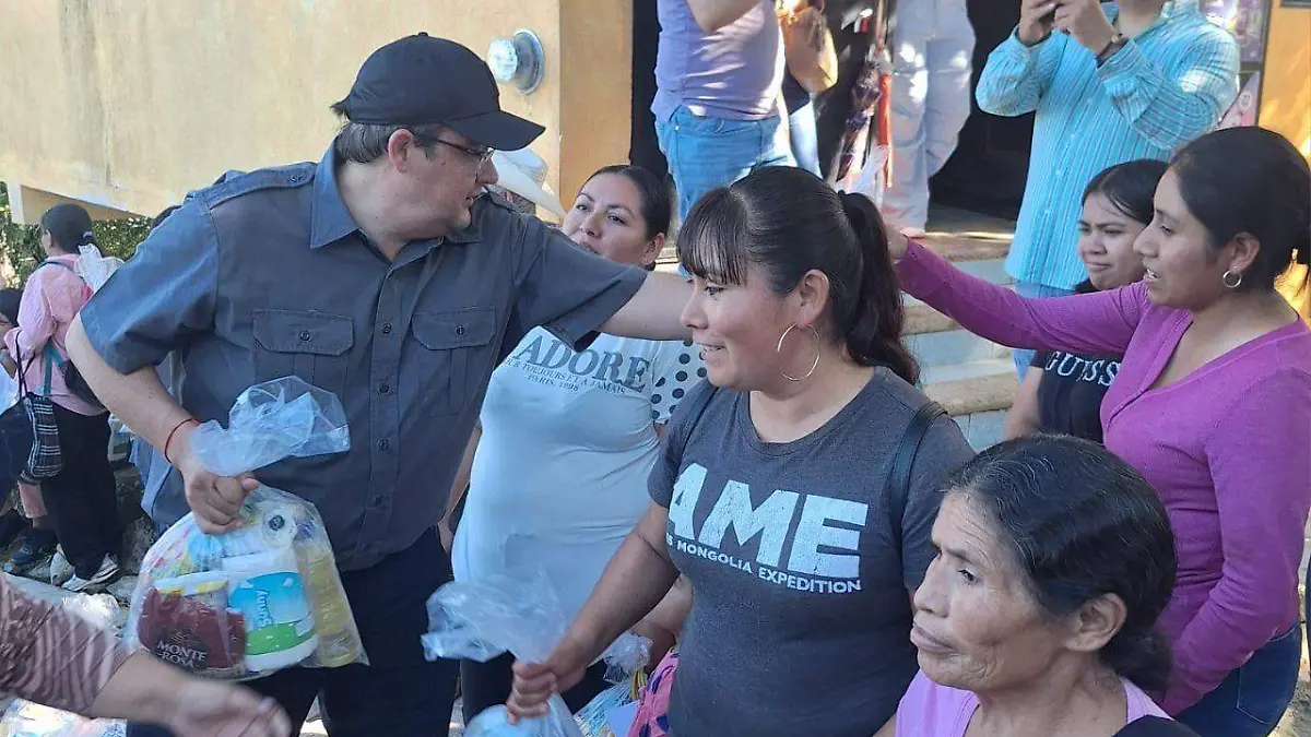 guillermo vega entrega despensas
