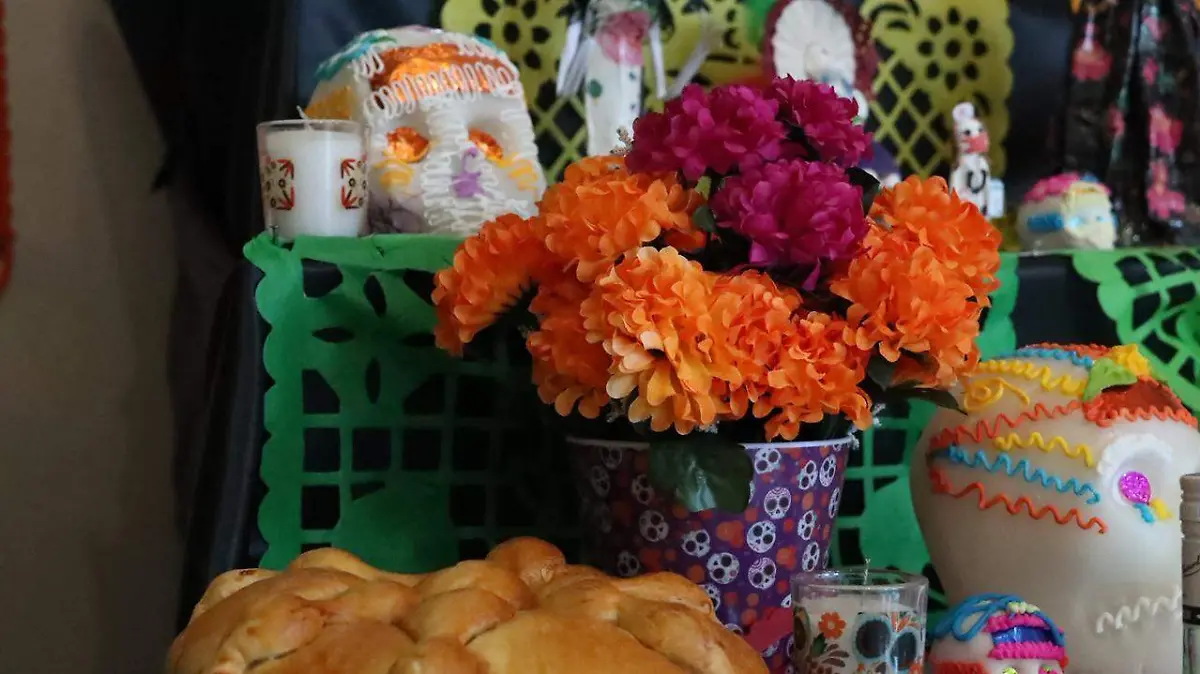 ALTARES DE DIA DE MUERTOS 