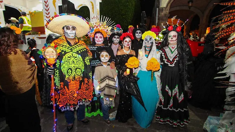 DESFILE CATRINES Y CATRINAS 2025