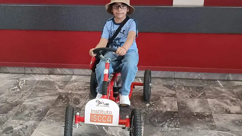 Algunos pequeños se tomaron la foto arriba del carrito